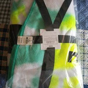 VS ROUND BEACH TOWEL